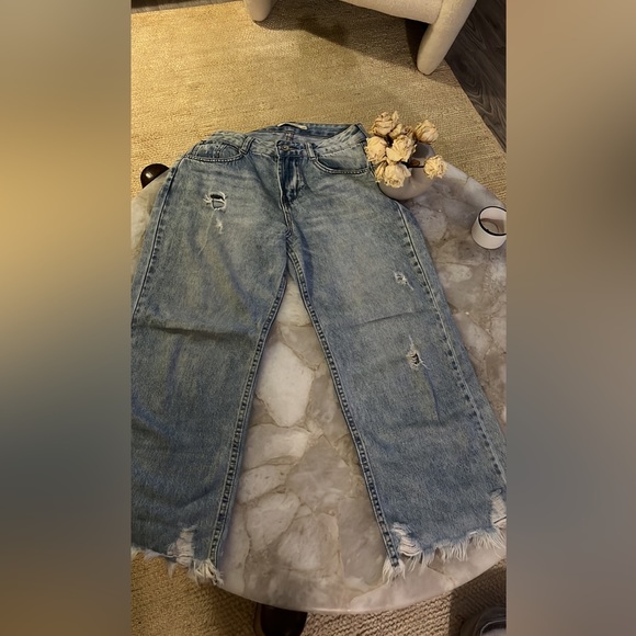 Ripped Cropped Jeans - Picture 2 of 2